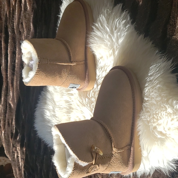 Aussie Merino Tan Suede Slip on Short Boot Y11 nwot - Picture 2 of 11